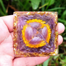 Pirâmide Orgonite Flor de Lótus Ametista