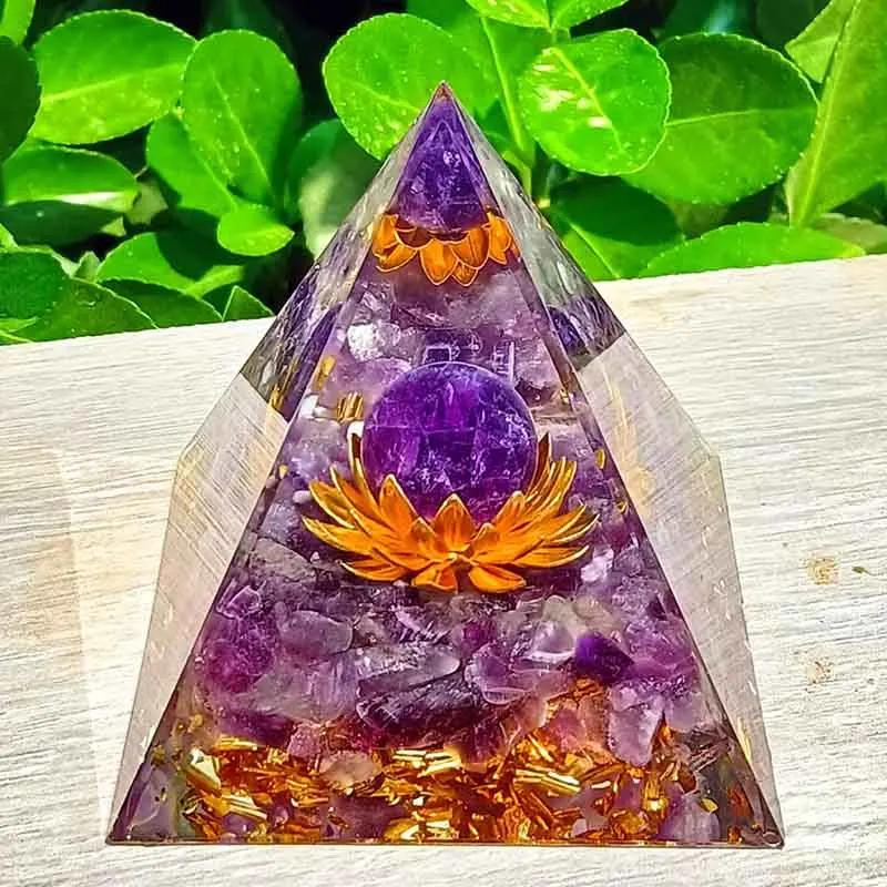 Pirâmide Orgonite Flor de Lótus Ametista