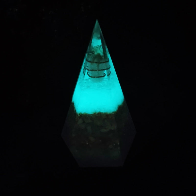 Pirâmide Orgonite Luminosa - Com Amazonita
