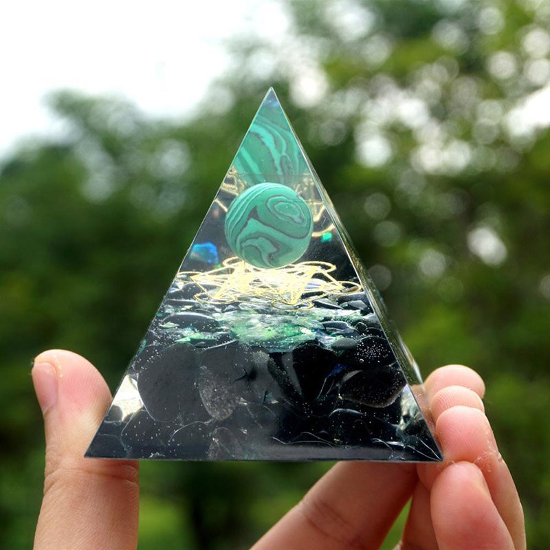 Pirâmide Orgonite - Esfera de cristal Malaquita