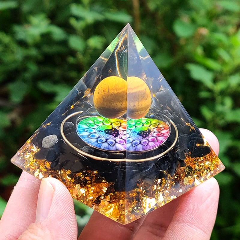 Pirâmide Orgonite da Meditação 7 Chakras