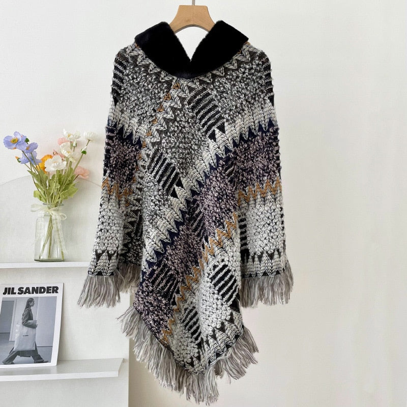 Poncho de Lã com Gola Pelinho