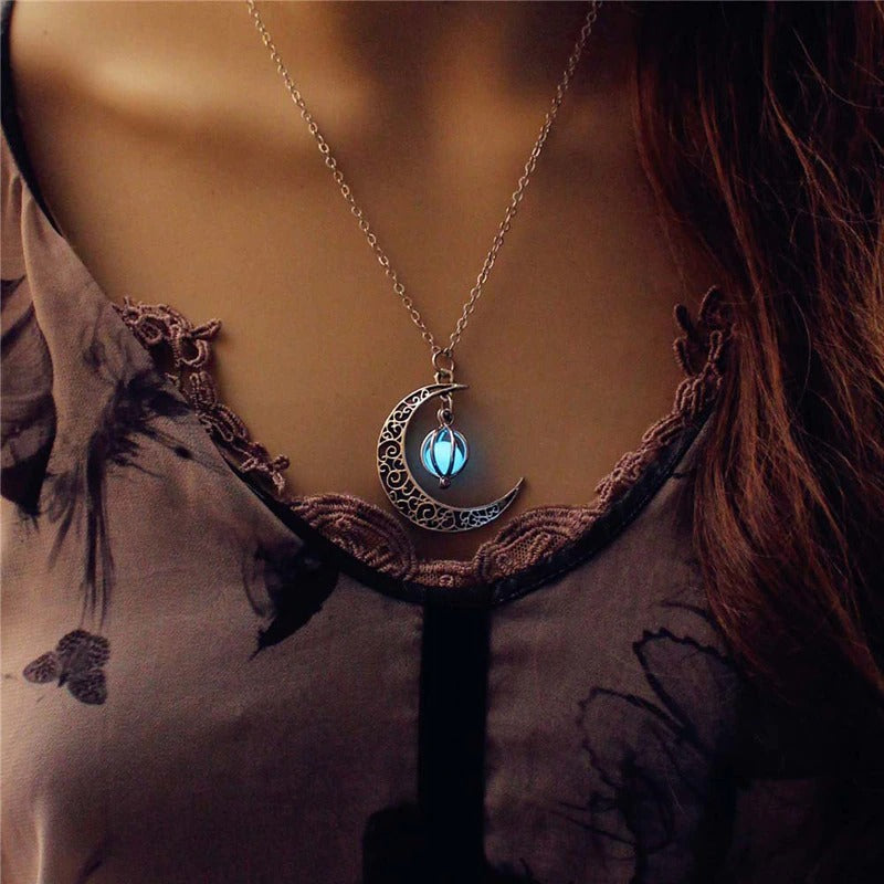 Colar Pingente Lua Iluminada - Brilha no Escuro