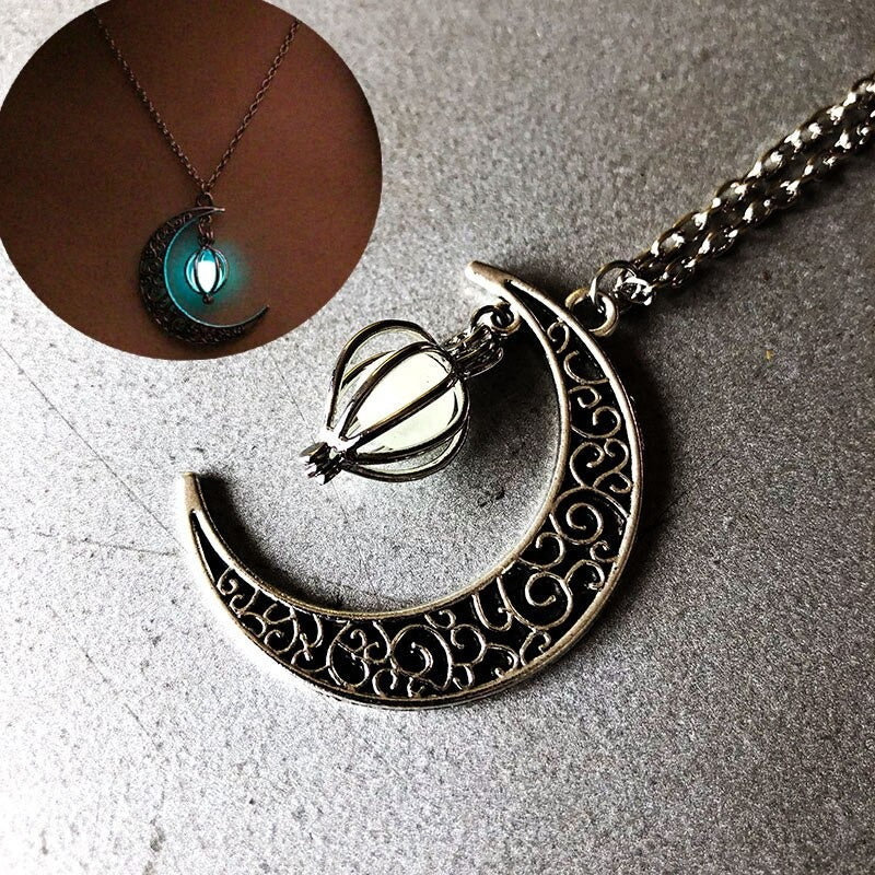 Colar Pingente Lua Iluminada - Brilha no Escuro